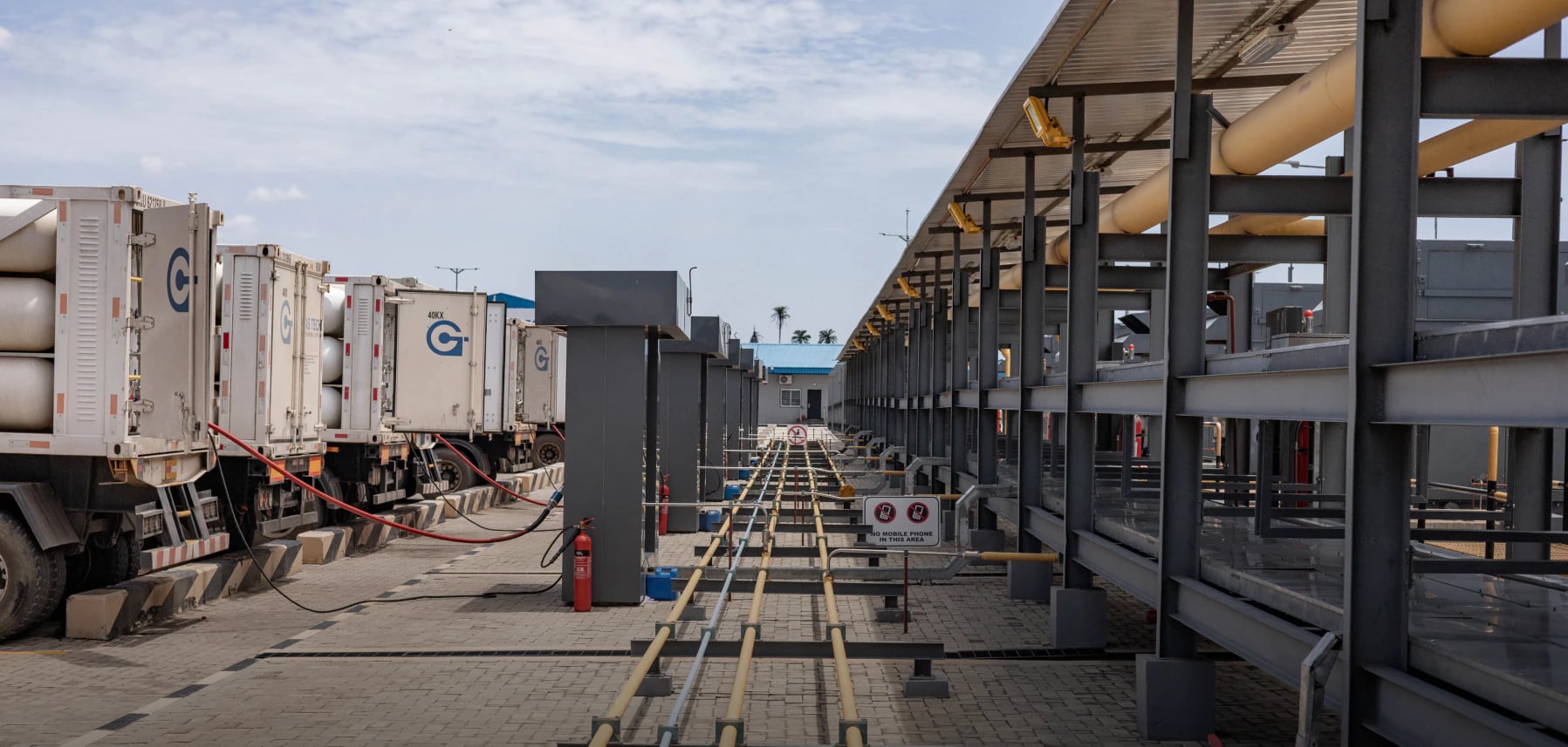 CNG cascade trailers connected to the Gas Tech loading bays beneath the compression gantry